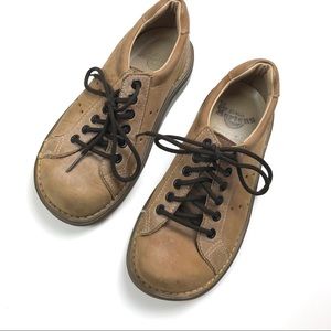Dr. Marten’s Tan Lace-up Shoes Size 5